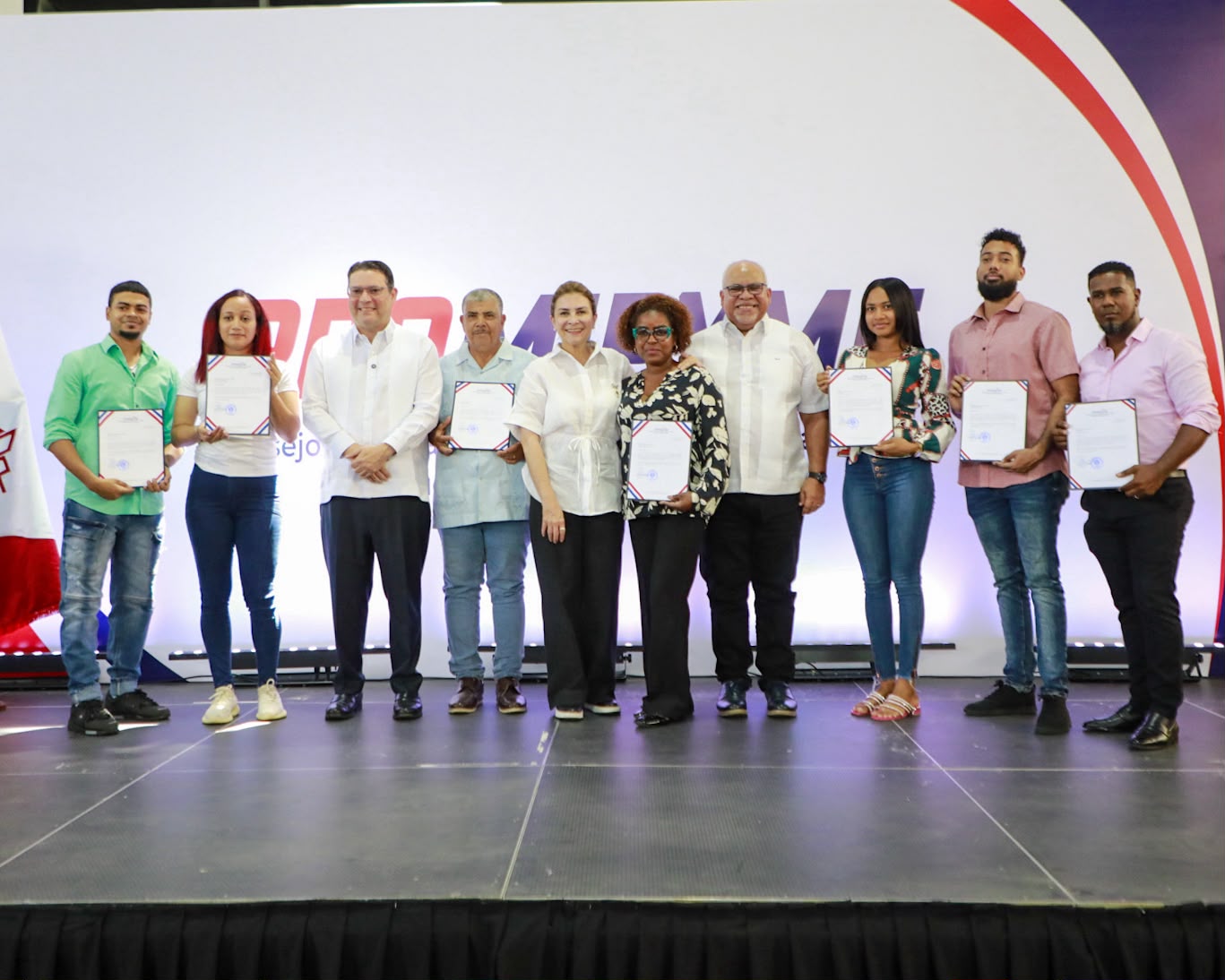 Promipyme y el MICM entregan RD$160 millones en créditos a microempresarios del Distrito Nacional